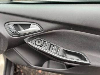 Ford Focus 1.6 Titanium Powershift Euro 6 5dr