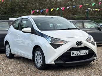 Toyota AYGO 1.0 VVT-i x-play x-shift Euro 6 5dr