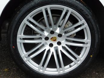 Porsche Macan 3.0 TD V6 S PDK 4WD Euro 6 (s/s) 5dr