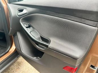 Ford Focus 1.6 Zetec Powershift Euro 5 5dr