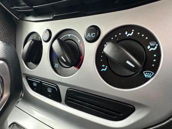 Ford Focus 1.6 Zetec Powershift Euro 5 5dr