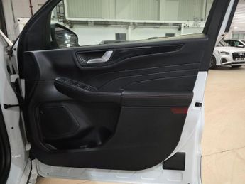 Ford Kuga 2.5 EcoBoost Duratec 14.4kWh ST-Line CVT Euro 6 (s/s) 5dr