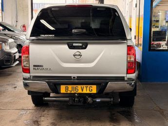 Nissan Navara 2.3 dCi Tekna Pickup Double Cab 4dr Diesel Auto 4WD Euro 5 (190 
