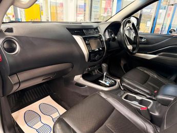 Nissan Navara 2.3 dCi Tekna Pickup Double Cab 4dr Diesel Auto 4WD Euro 5 (190 