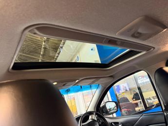 Nissan Navara 2.3 dCi Tekna Pickup Double Cab 4dr Diesel Auto 4WD Euro 5 (190 