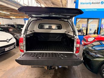 Nissan Navara 2.3 dCi Tekna Pickup Double Cab 4dr Diesel Auto 4WD Euro 5 (190 