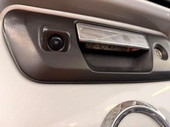 Nissan Navara 2.3 dCi Tekna Pickup Double Cab 4dr Diesel Auto 4WD Euro 5 (190 