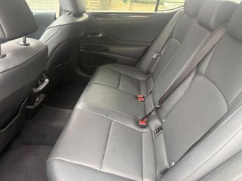 Lexus ES 2.5 300h Premium Edition Saloon 4dr Petrol Hybrid E-CVT Euro 6 (