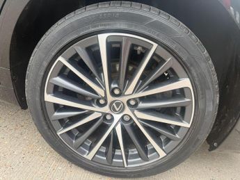 Lexus ES 2.5 300h Premium Edition Saloon 4dr Petrol Hybrid E-CVT Euro 6 (