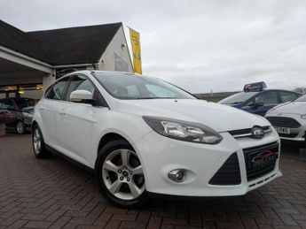 Ford Focus 1.6 TDCi Zetec Navigator Hatchback 5dr Diesel Manual Euro 5 (s/s