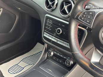 Mercedes-Benz GLA 2.1 GLA220d AMG Line (Premium Plus) 7G-DCT 4MATIC Euro 6 (s/s) 5