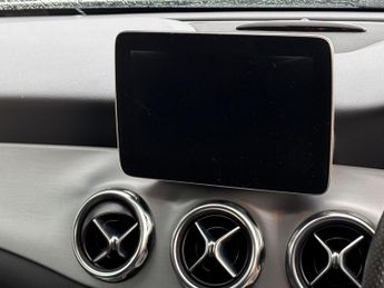 Mercedes-Benz GLA 2.1 GLA220d AMG Line (Premium Plus) 7G-DCT 4MATIC Euro 6 (s/s) 5