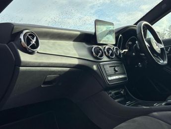 Mercedes-Benz GLA 2.1 GLA220d AMG Line (Premium Plus) 7G-DCT 4MATIC Euro 6 (s/s) 5