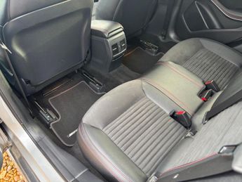 Mercedes-Benz GLA 2.1 GLA220d AMG Line (Premium Plus) 7G-DCT 4MATIC Euro 6 (s/s) 5