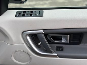 Land Rover Discovery Sport 2.0 TD4 HSE Black Auto 4WD Euro 6 (s/s) 5dr