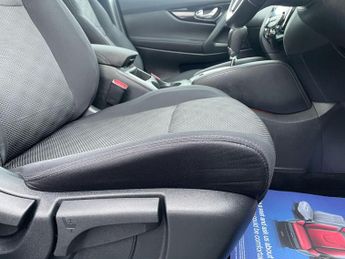 Nissan Qashqai 1.6 dCi N-Connecta SUV 5dr Diesel XTRON 2WD Euro 6 (s/s) (130 ps