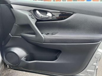 Nissan Qashqai 1.6 dCi N-Connecta SUV 5dr Diesel XTRON 2WD Euro 6 (s/s) (130 ps