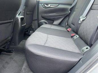 Nissan Qashqai 1.6 dCi N-Connecta SUV 5dr Diesel XTRON 2WD Euro 6 (s/s) (130 ps