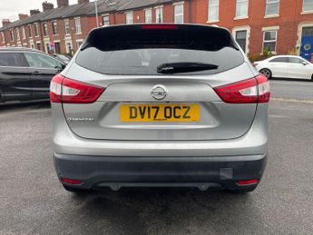 Nissan Qashqai 1.6 dCi N-Connecta SUV 5dr Diesel XTRON 2WD Euro 6 (s/s) (130 ps