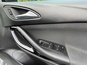 Vauxhall Astra 1.6 CDTi BlueInjection SRi Auto Euro 6 5dr