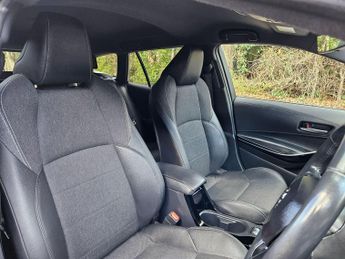Toyota Corolla 1.8 VVT-h Design Touring Sports CVT Euro 6 (s/s) 5dr