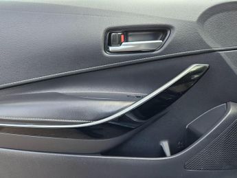 Toyota Corolla 1.8 VVT-h Design Touring Sports CVT Euro 6 (s/s) 5dr