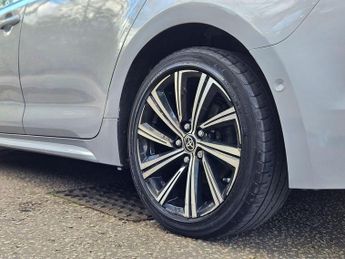 Toyota Corolla 1.8 VVT-h Design Touring Sports CVT Euro 6 (s/s) 5dr