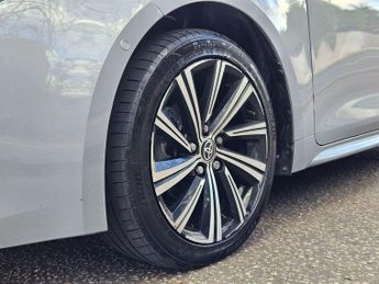 Toyota Corolla 1.8 VVT-h Design Touring Sports CVT Euro 6 (s/s) 5dr