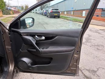 Nissan Qashqai 1.2 DIG-T n-tec XTRON 2WD Euro 6 (s/s) 5dr