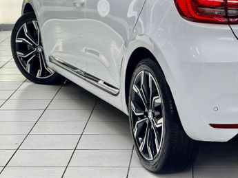 Renault Clio 1.6 E-TECH Techno Auto Euro 6 (s/s) 5dr