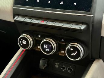 Renault Clio 1.6 E-TECH Techno Auto Euro 6 (s/s) 5dr