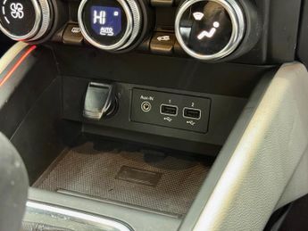 Renault Clio 1.6 E-TECH Techno Auto Euro 6 (s/s) 5dr