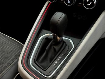 Renault Clio 1.6 E-TECH Techno Auto Euro 6 (s/s) 5dr