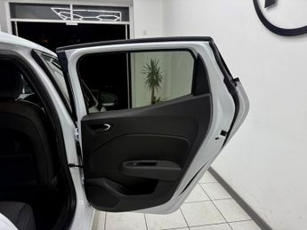 Renault Clio 1.6 E-TECH Techno Auto Euro 6 (s/s) 5dr