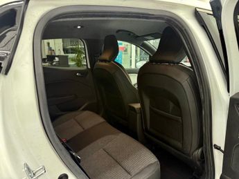 Renault Clio 1.6 E-TECH Techno Auto Euro 6 (s/s) 5dr