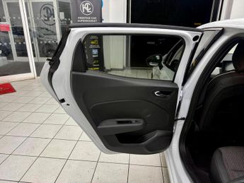 Renault Clio 1.6 E-TECH Techno Auto Euro 6 (s/s) 5dr