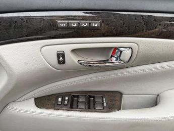 Lexus LS 5.0 600h V8 L RSR Saloon 4dr Petrol Hybrid CVT 4WD Euro 5 (s/s) 