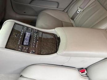 Lexus LS 5.0 600h V8 L RSR Saloon 4dr Petrol Hybrid CVT 4WD Euro 5 (s/s) 