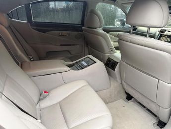 Lexus LS 5.0 600h V8 L RSR Saloon 4dr Petrol Hybrid CVT 4WD Euro 5 (s/s) 