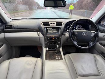 Lexus LS 5.0 600h V8 L RSR Saloon 4dr Petrol Hybrid CVT 4WD Euro 5 (s/s) 