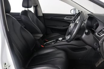 MG MG5 61.1kWh Exclusive Long Range Auto 5dr
