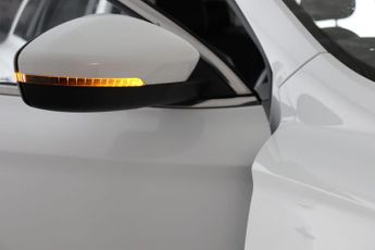 MG MG5 61.1kWh Exclusive Long Range Auto 5dr