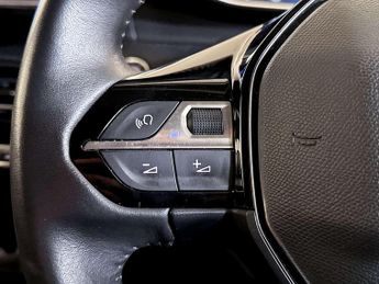 Peugeot E-2008 50kWh Allure Premium SUV 5dr Electric Auto (136 ps)
