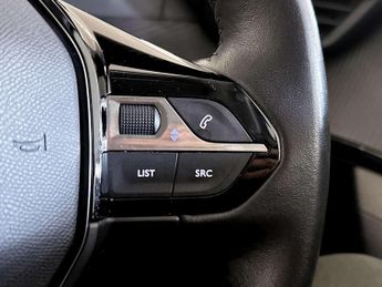 Peugeot E-2008 50kWh Allure Premium SUV 5dr Electric Auto (136 ps)