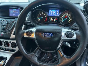 Ford Focus 1.0T EcoBoost Zetec Navigator Euro 5 (s/s) 5dr