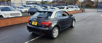Audi A1 1.4 TFSI S line Hatchback 3dr Petrol S Tronic Euro 5 (185 ps)