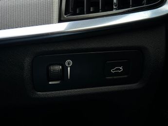 Volvo V90 2.0 B4 MHEV R-Design Auto Euro 6 (s/s) 5dr