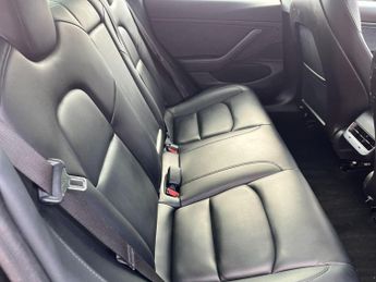 Tesla Model 3 Standard Range Plus Auto RWD 4dr
