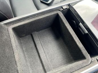 Tesla Model 3 Standard Range Plus Auto RWD 4dr