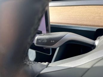 Tesla Model 3 Standard Range Plus Auto RWD 4dr